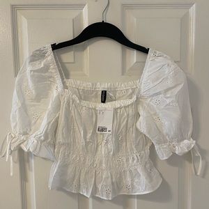 BRAND NEW H&M White Top Women’s Size Small